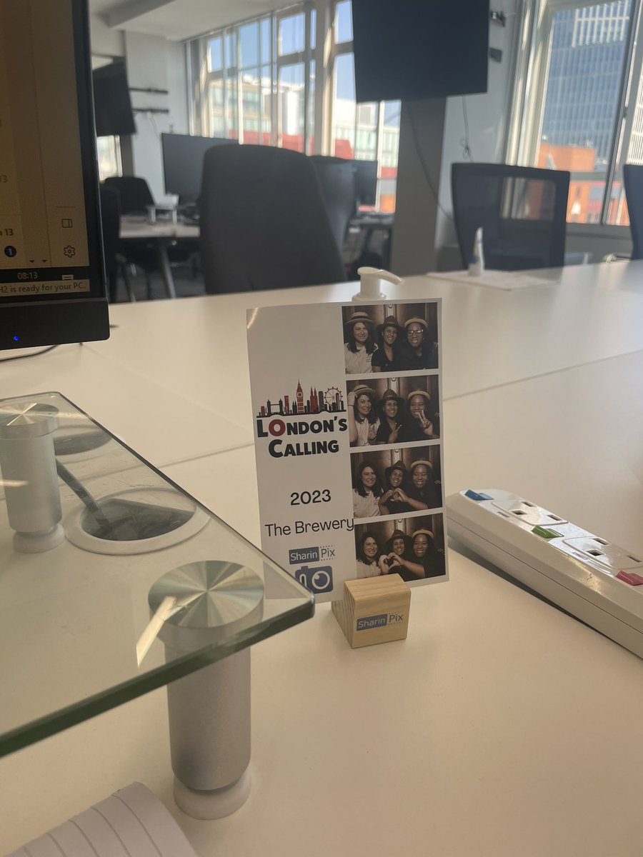 New desk decor, the sun is shining (again) and tonight @FluidoTweets are hosting our London MuleSoft meet up before I head to Brussels tomorrow for @YeurDreamin #mulesoftcommunity #salesforce @sawantakshata02