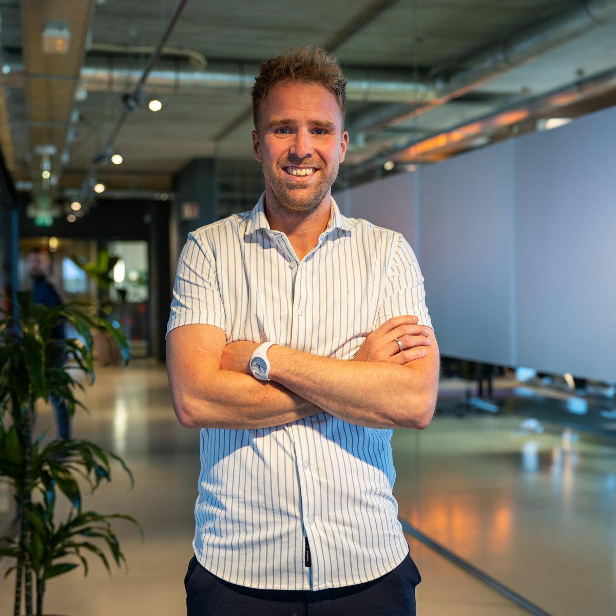 𝗠𝗲𝗲𝘁 𝗧𝗼𝗿𝘀𝘁𝗲𝗻, 𝗱𝗲 𝗻𝗶𝗲𝘂𝘄𝘀𝘁𝗲 𝗮𝗮𝗻𝘄𝗶𝗻𝘀𝘁 𝘃𝗮𝗻 𝘁𝗲𝗮𝗺 𝗼𝗿𝗮𝗻𝗷𝗲 🧡 Als consultant/teamlead vormt Torsten de schakel tussen klanten en TRES door projecten te beheren en het team aan te sturen. Welkom bij TRES, Torsten! Veel succes in team oranje. 👏