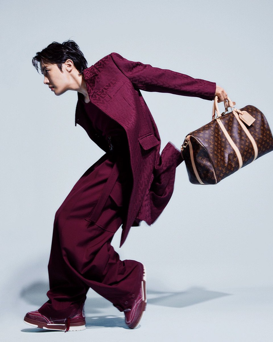 dailystardancer's tweet image. "No static fashion poses for him.
j-hope displayed his dancing prowess while flouting the French luxury house's iconic Keepall bag.. the bag becomes an extension of his shifting form."