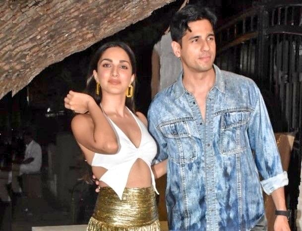 Their (more than) close friends era will always remain famous & special 🌻💛

#SidKiara