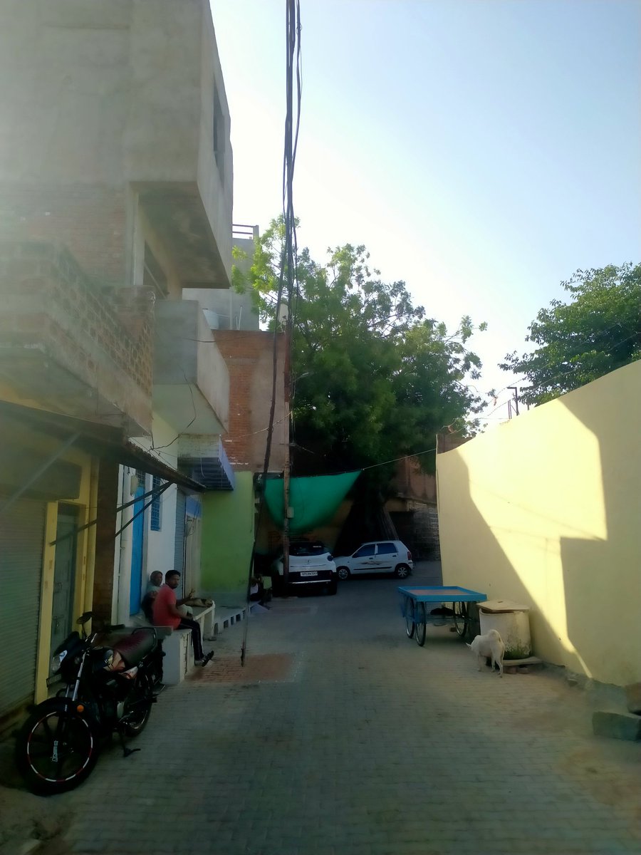 jay_karothiya's tweet photo. आज फिरसे तार टूट गए ना ही पोल लगा और ना ही केबिल डली पता नहीं किस हादसे का इंतजार है प्रशासन को।
@dvvnlhq @dvvnljhansi @UppclChairman @UPPCLLKO @CMOfficeUP https://t.co/b9PFsyXgYl