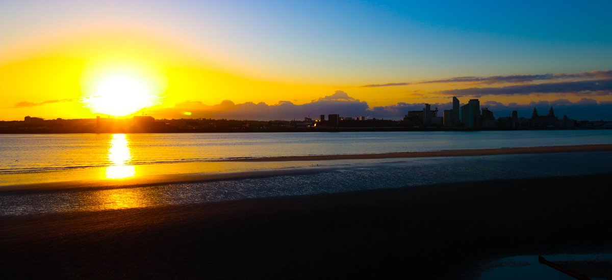 Let the beauty of the sunrise keep your heart warm ☀️📸

#Photography #Photo #Liverpool #LifeInPhotos #JenMercer #Camera #Canon #LiverpoolPhotography #sunrise #liverpoolsunrise #photosofliverpool #rivermersey #nature #newbrighton #morning