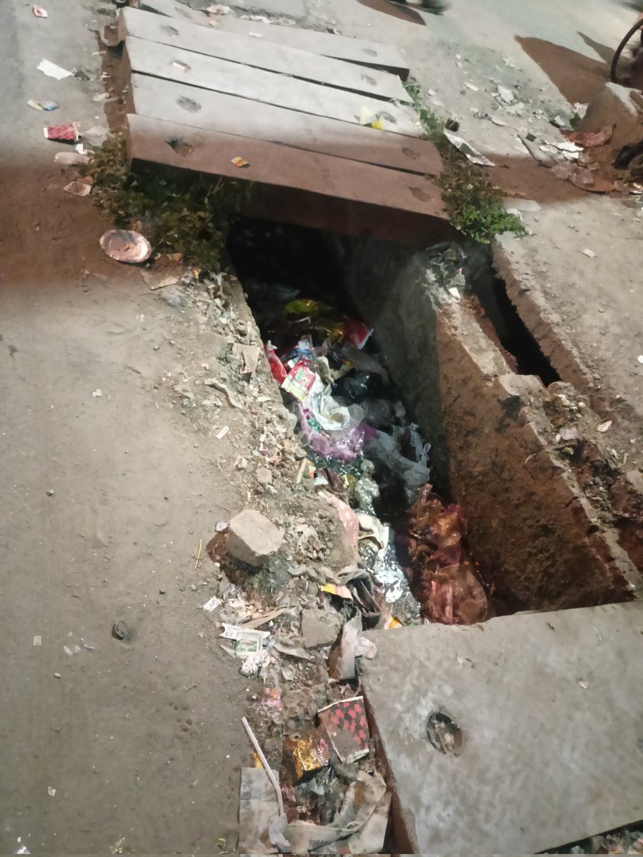 4NoJwalapuri's tweet photo. @DelhiPwd @SwaachBharat @LtGovDelhi @CPCB_OFFICIAL @sdmpunjabibagh @CMODelhi @OfficialDMRC @dcrohinizone @rohinizone इस शिकायत पर छोटी स्लेब लगाई गई थी।
जो फिर से अंदर गिर गई है। उध्योग नगर स्टेशन के साथ अब फिर पहले वाला हाल हो गया है। कृप्या संज्ञान ले https://t.co/L5LAyKRlKj