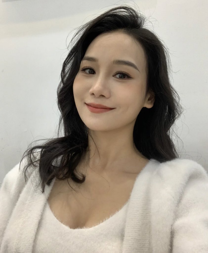 aaaa175447's tweet photo. 穿衣服的时候在说大道理 脱了衣服就教我怎么摆姿势 https://t.co/ZieXk1ykRS
