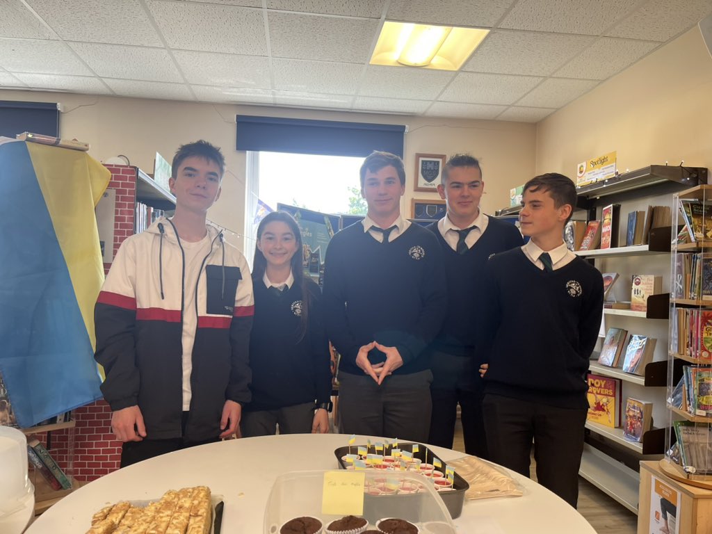 LibraryTmhs's tweet image. Well done to our Ukrainian students who raised a massive £250 for humanitarian aid last week. This was part of a Library ESL project that they've been taking part in this term. Brilliant effort all! 
#GreatSchoolLibraries @SuffolkLibrary @UkslaN