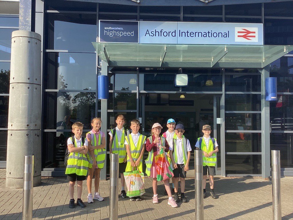 finberryprimary's tweet photo. Digital Leaders weβre up early this morning for a @MicrosoftEDU day out in London. Very excited and looking forward to the day #MicrosoftEDU @Microsoft #Digichamps #learning #edtech https://t.co/vTvMT11ePI