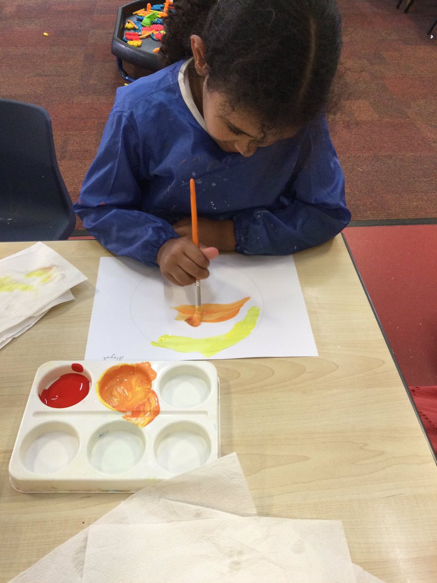 gfprimarycov's tweet image. Reception have had a go at mixing colours to paint these planet pictures. #GFReception #GFdoesart #space 👀🎨🖌🪐🪐🪐