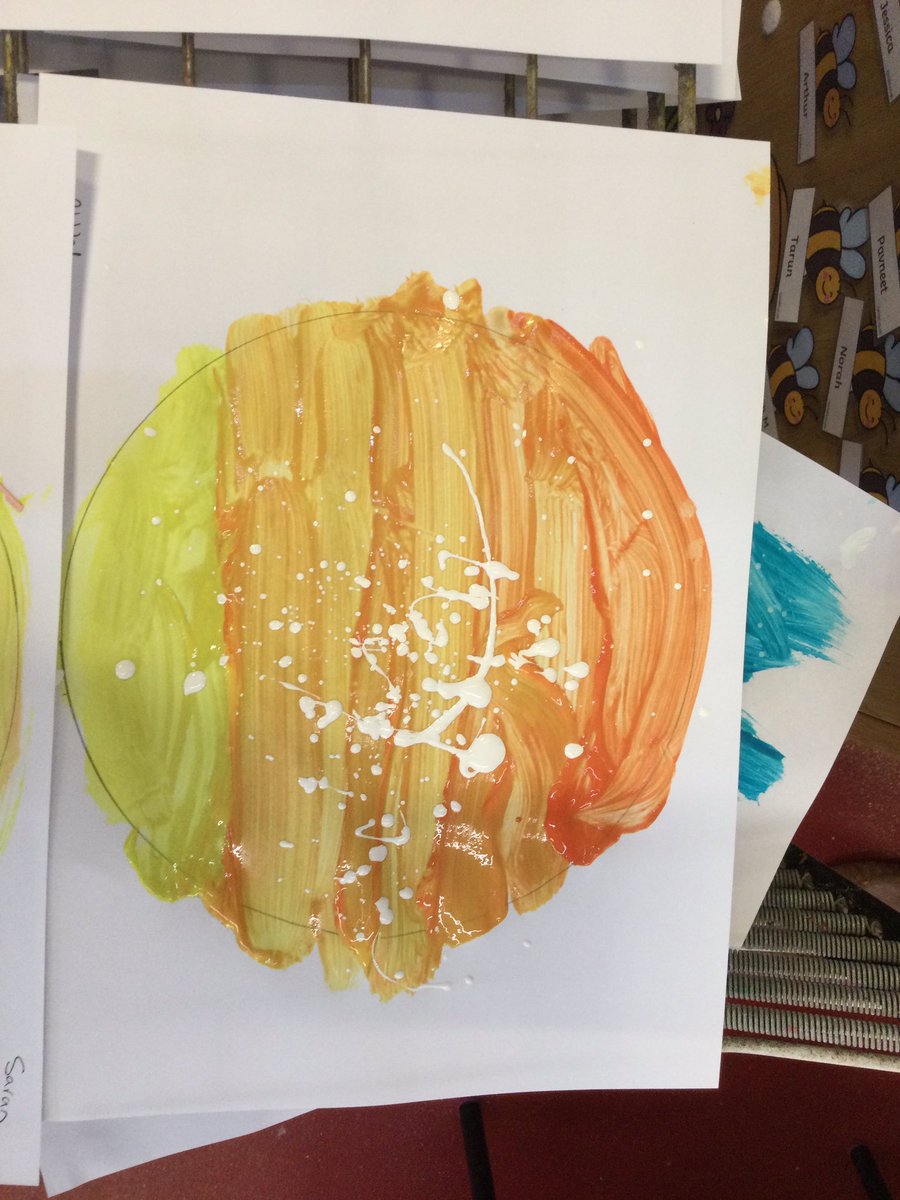 gfprimarycov's tweet image. Reception have had a go at mixing colours to paint these planet pictures. #GFReception #GFdoesart #space 👀🎨🖌🪐🪐🪐
