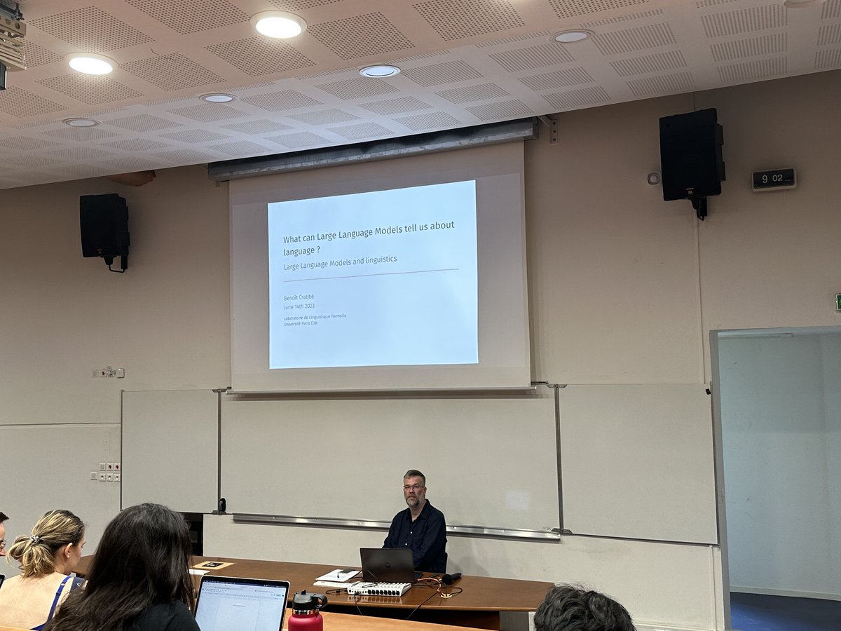 jsalt2023's tweet photo. Gigamodels presented by Benoît Crabbé (LLF) and François Yvon (LISN) @JSALT2023 #LeMansUniversité #LIUM #JSALT2023 https://t.co/lvuQJyFVEa
