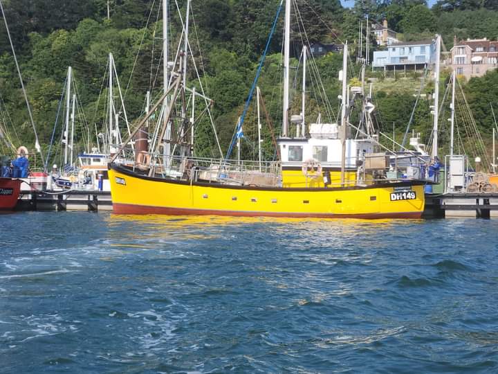#FVNewbrook in her new regalia for 2023. 😍

#shellfishermen #southdevoncrab #dartmouth #kingswear #commercialfishing