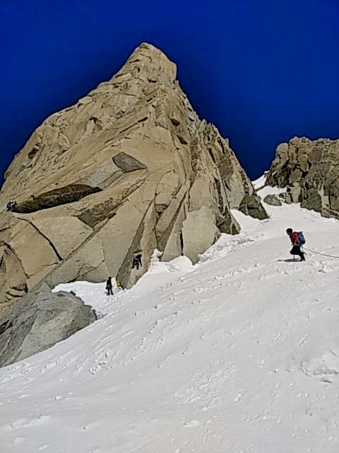 Préparation aux prochaines formations #SecoursEnMontagne (SMO2 et SMO3).
Escalade et mixte en haute-montagne.