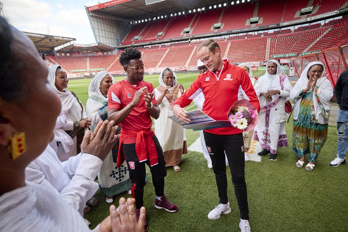 Scoren in de wijk tweet media