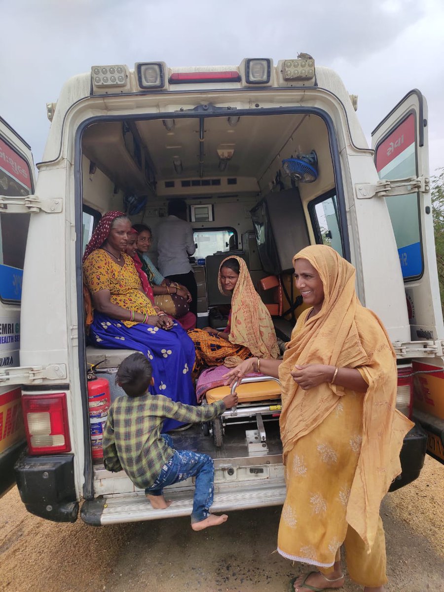 BrendanDabhi's tweet photo. Here's how to get in touch with rescuers or family if your network is down during #CycloneBiporjoy

(Settings > SIM card > Mobile networks > Choose Network and then search for the mobile network manually)

Dwarka, Kutch, Rajkot, Jamnagar, Porbandar, Junagadh, Morbi

Pls share. https://t.co/zicSF0JmED