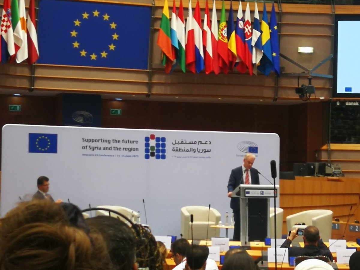 Welcome remarks <a href="/GertJanEU/">Gert Jan Koopman</a> <a href="/EU_Commission/">European Commission</a> <a href="/NeaarEU/">EU Near</a> on bottom-up programs. To realise this, donors must maximise flexibile, longer term €, more systematic accountability of INGOs &amp; UN for quality partnership, overheads, not trap local in junior sub role #SyriaConf2023 
<a href="/CAFOD/">CAFOD</a>