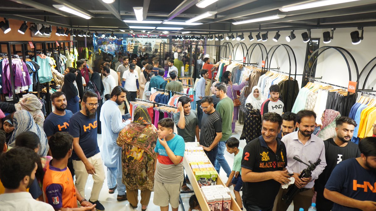 HNOofficial's tweet photo. Sialkot witnessed a momentous occasion of the highly anticipated HNO outlet opening, bringing style and convenience to the city. 
Thank you, Sialkot, for embracing HNO and being a part of our fashion family!
#thankyou #quality #fashion #hopenotout #shahidafridi #sialkot #HNO https://t.co/zKPpVKhGSi