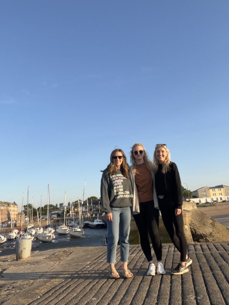 Helen Bennett tweet media