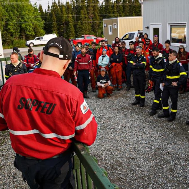 riisc_1's tweet image. #Solidarité 🇫🇷🤝🇨🇦 : nos 40 sapeurs-sauveteurs de l’#UIISC1 sont déployés depuis près d’1 semaine face aux feux de forêt très actifs au #Canada pour renforcer #pompiers forestiers et #militaires canadiens, et agir en lien avec les moyens aériens.