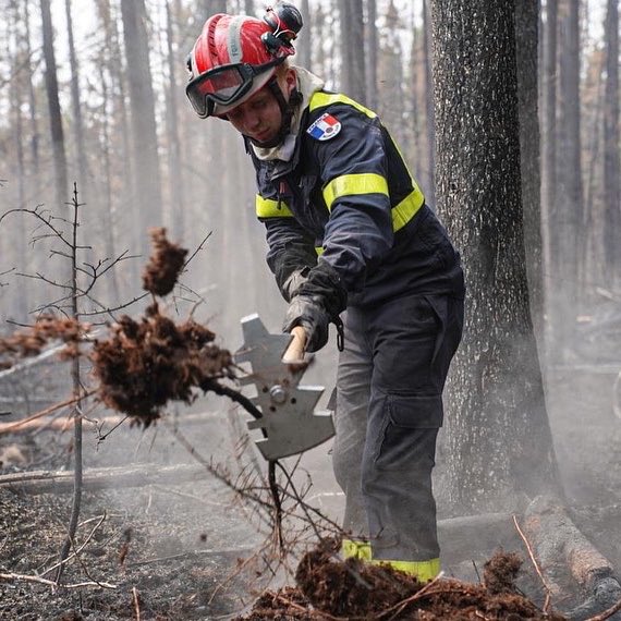 riisc_1's tweet image. #Solidarité 🇫🇷🤝🇨🇦 : nos 40 sapeurs-sauveteurs de l’#UIISC1 sont déployés depuis près d’1 semaine face aux feux de forêt très actifs au #Canada pour renforcer #pompiers forestiers et #militaires canadiens, et agir en lien avec les moyens aériens.