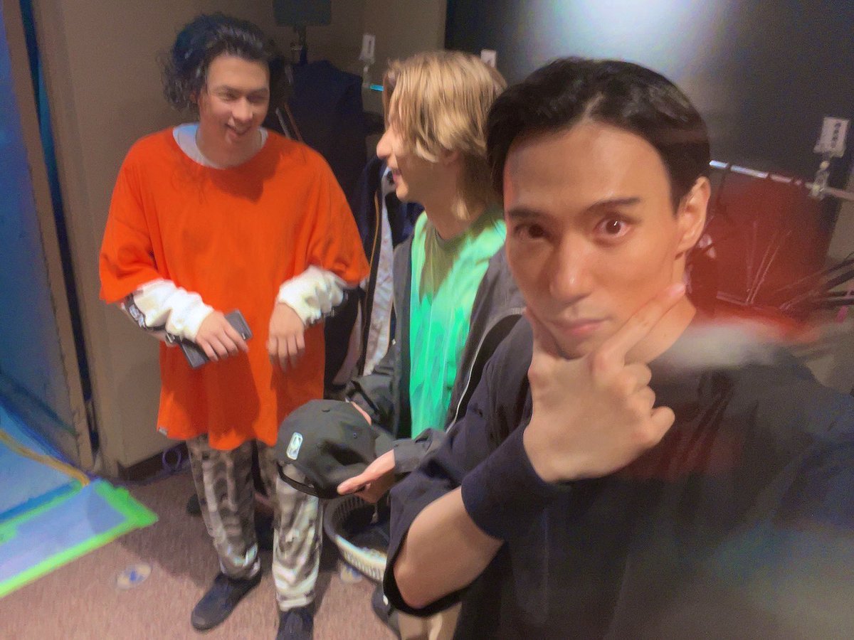 tolife1996's tweet image. #DEARBOYS 12日目ありがとうございました🏀
朝のアップ写真📷😋
何やら打ち合わせをしているせいちゃん亮くん😁すごく楽しそう笑
そして前座長の怜央が来てくれました✌️
この作品の土台を作ってくれたんじゃないかな。しっかり千秋楽まで届けるぜー！👍ありがとうー！😆
残り6公演🔥

#ふんがふんが