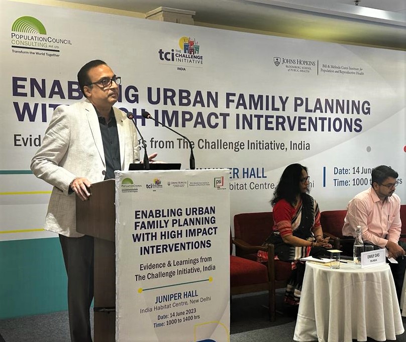 PSIIndia's tweet photo. Hitesh Sahni, Director, Programs, PSI India at the #EvidenceLearning meet, urged upon the importance of a #cityhealth plan and upon building a #cultureofprioritization by reaching #firsttimeparents #AY population
@tciurbanhealth @BMGFIndia @usaid_india @PSIimpact @Pop_Council https://t.co/e1ybW4D2FW
