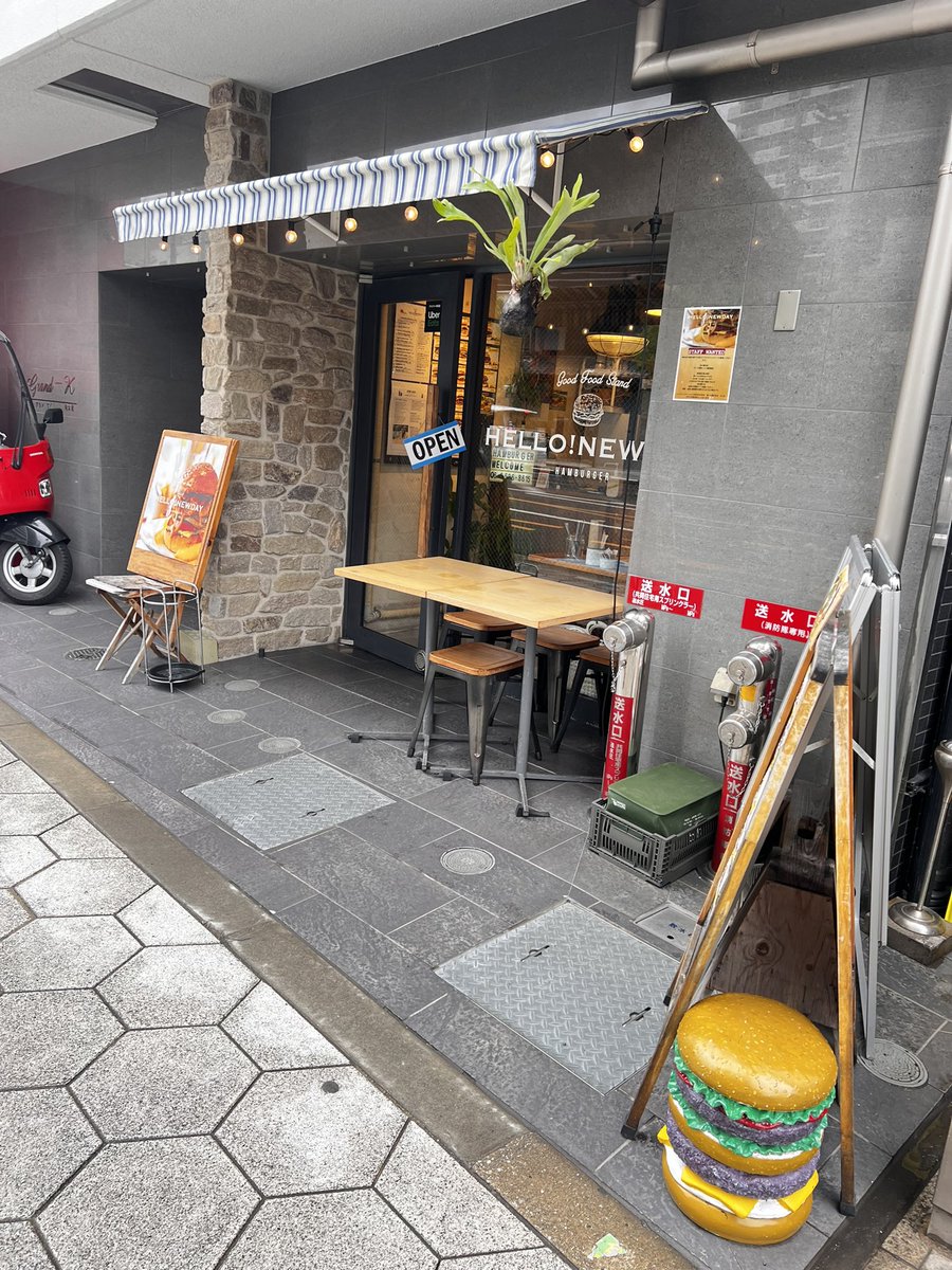 xl9292cx's tweet image. 本町の行きつけのハンバーガー屋さんでお昼食べようと思ったのに
天気予報に裏切られて
バイクで向かう→☔️→引き返す→電車になってしもたー

限定バーガー美味かった

#Hellonewday