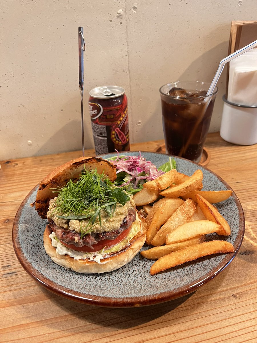 xl9292cx's tweet image. 本町の行きつけのハンバーガー屋さんでお昼食べようと思ったのに
天気予報に裏切られて
バイクで向かう→☔️→引き返す→電車になってしもたー

限定バーガー美味かった

#Hellonewday