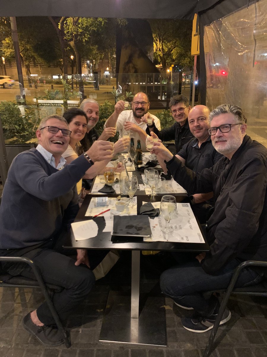 bcnsalutgames's tweet photo. L’empresa amb la majoria de socis cel.lebrant l’èxit dels @bcnsalutgames 2023. Ens vam coneixer ja fa 19 anys estudiant un màster, i seguim amb la il.lusió del primer dia, crear continguts que promouen la #solidaritat, la #vidasaludable i el #ferpinya i millorar l’ambient laboral https://t.co/rOO8KrfwtA