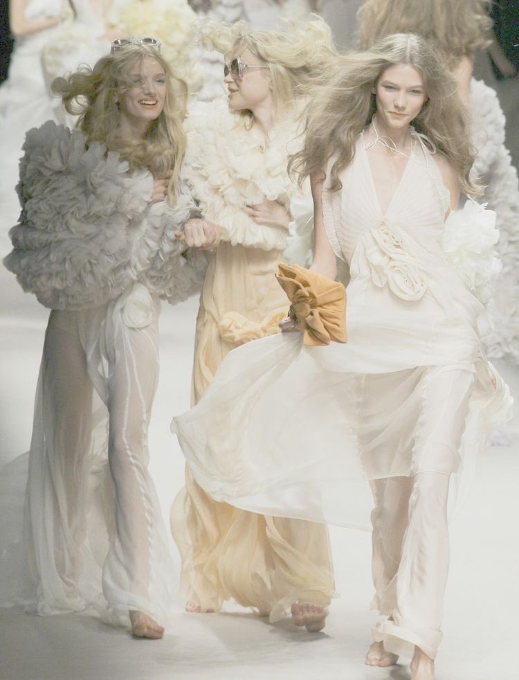 dreamdxll_'s tweet image. ⋆ ˚｡⋆୨୧˚ 2000s model walks th1nsp0 thread pt. 2 🪡˚୨୧⋆｡˚ ⋆

please ♡ and rt &amp;lt;3