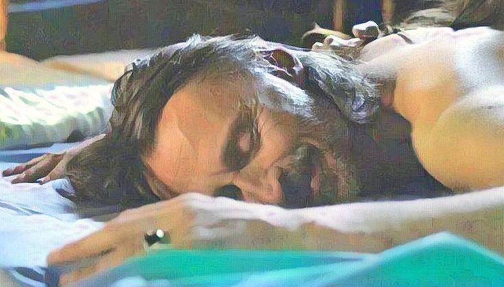 Today I stay in bed.

#seductivewenesday #MrGold