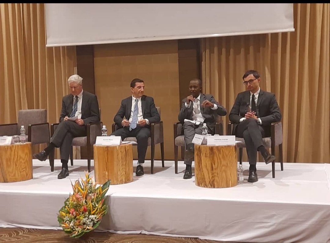 VidalLaurent8's tweet photo. Riches débats lors de la restitution à Bamako d une étude sur les rôles de la société civile au Mali menée par le CEDA avec l appui de @ird_fr et @FranceauMali https://t.co/hn5tmclBjz