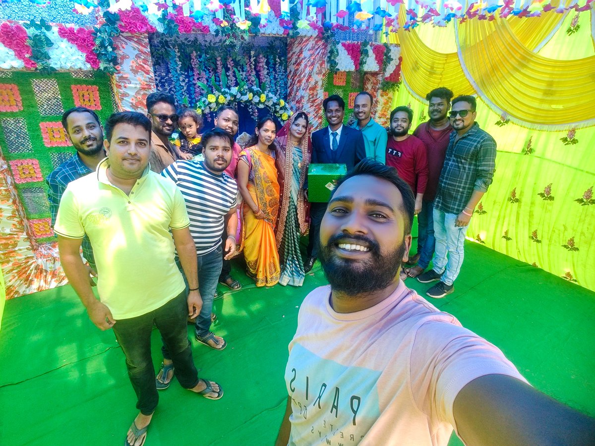 rajusingh02's tweet photo. Dost Ki Shadi 🥰🥰 https://t.co/XcIDIVeMzH