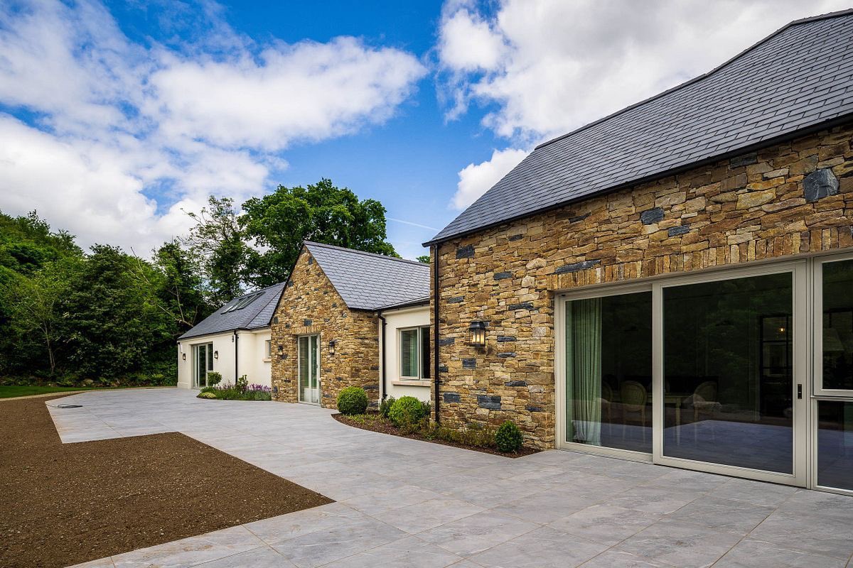 Check out our renowned Canadian Glendyne 508x305 slates on this fabulous home in Rostrevor, Co Down 🤩

These smooth, sleek and attractive slate were the perfect choice for this stylish home 👌🏼

Designed beautifully by MRL Architects and constructed by Hardwood Developments