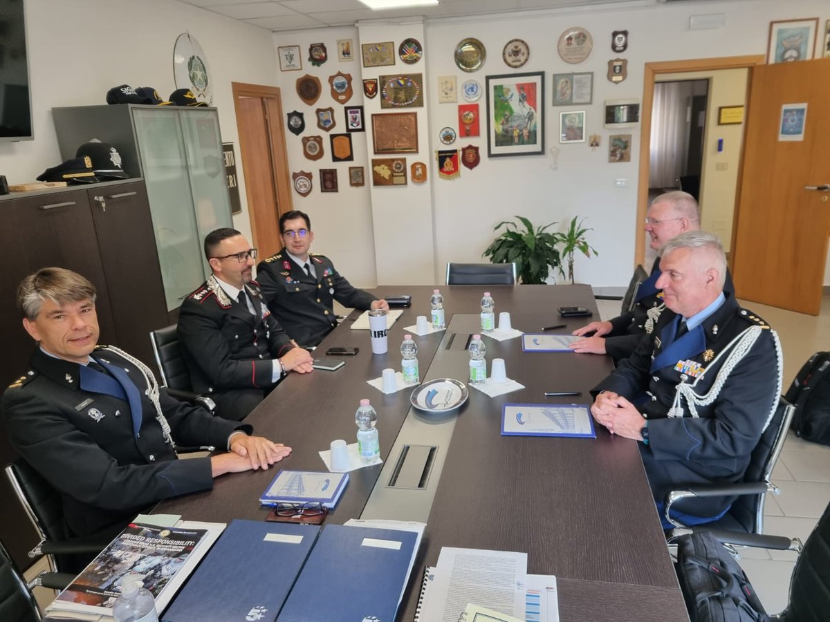 In #SPOpenClub,as reaffirmed to Col @Marechaussee  Evert Jan Kasteel, #NATO MPPanel Chair, everybody can do something (w/ the right skills,TRG & gear)but not everyone can do everything in the #Alliance’s Military ops #LawEnforcement realm
#BrothersInArms,united by our diversities
