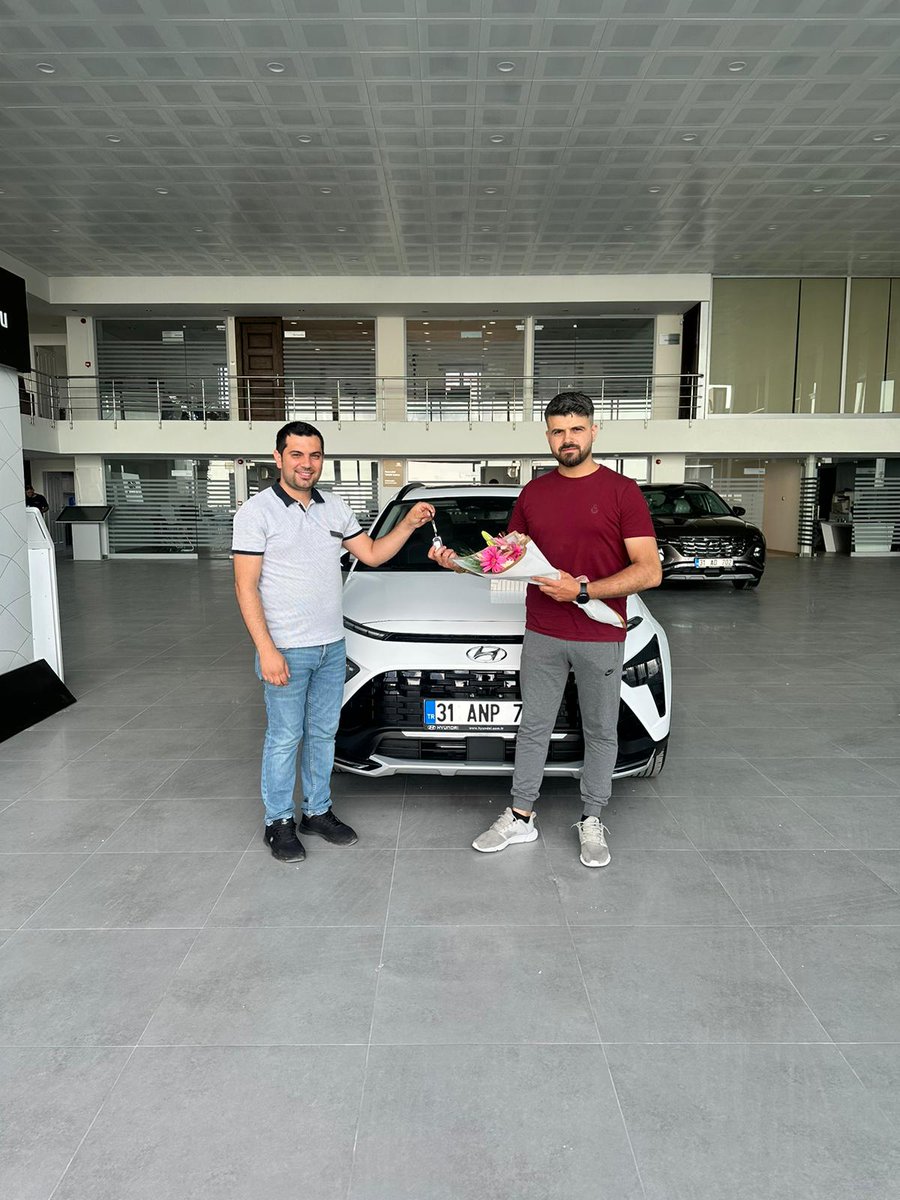 Arslanoglu2022's tweet photo. Mehmet bey Bayon model aracıyla Hyundai Arslanoğlu ailesine katıldı. Hayırlı uğurlu olsun. İyi günlerde kullanmanız dileğiyle. 💐 https://t.co/zuI2yqU6kw