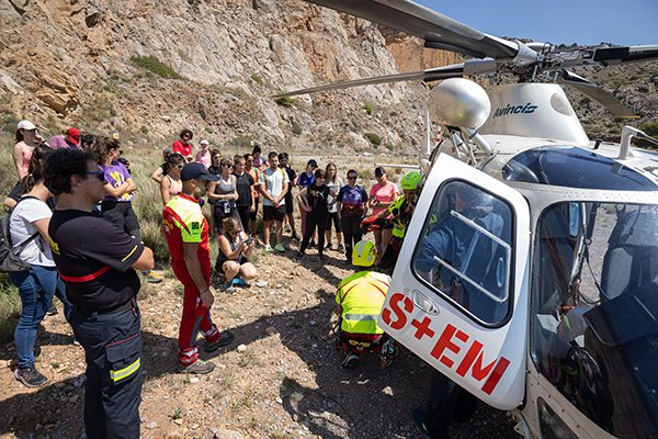 Estudiantes del Máster de Enfermería de la <a href="/UJIuniversitat/">Universitat Jaume I</a> realizan prácticas de situaciones con los bomberos de la <a href="/dipcas/">Diputació de Castelló</a> y del <a href="/AjuntCastello/">Ajuntament de Castelló</a> <a href="/BombersDipcas/">Bombers Dipcas</a> <a href="/fcs_UJI/">FCS-UJI</a> acortar.link/ZZbjiE