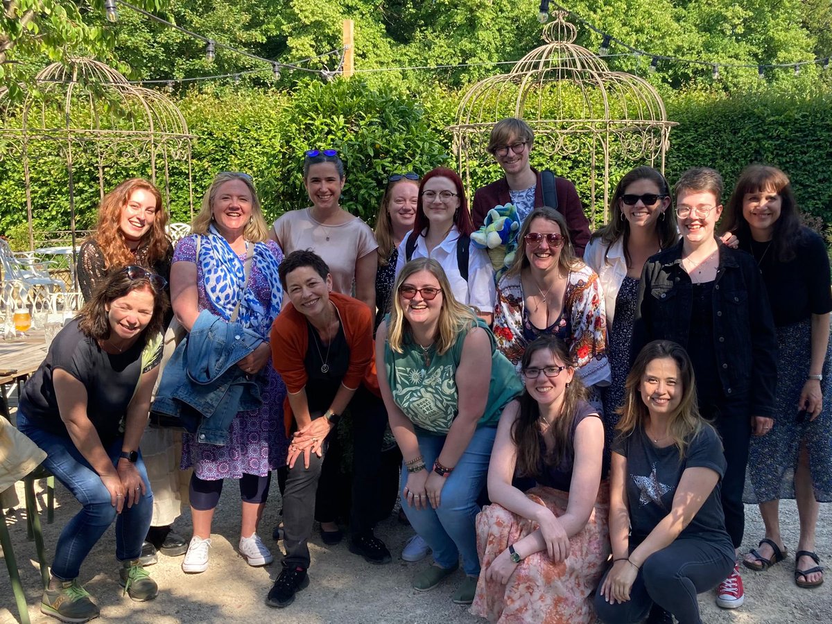 Belated post celebrating Read Aloud Day at Corsham last week. So much talent gathered in a pub garden. Some great books waiting to get out there 👏 @BathSpaUni  #mawfyp #childrenswriting #WritingCommmunity