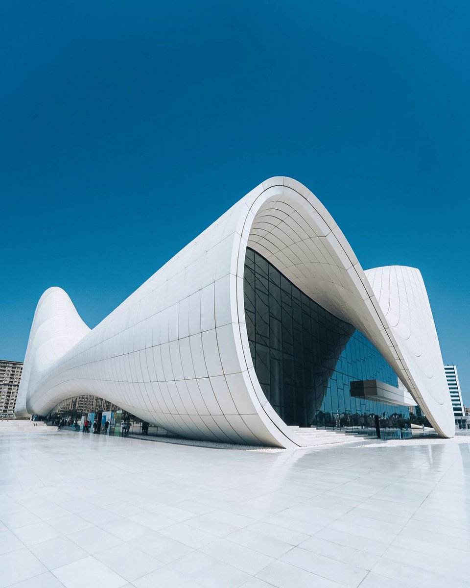 Masterpiece of the Queen of the Curve 🌊
📍 Baku, Azerbaijan
📸 @aries_setya  
@ExperienceAZE @AZMissionEU @BuscardiniPR #Baku #Azerbaijan #HeydarAliyevCenter #ZahaHadid #architecture #travel #tourism