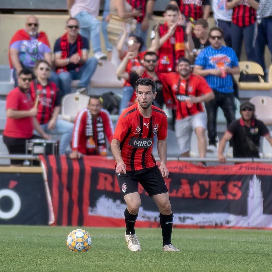 Per molts anys, @albertmiravent! 🎂🎉

📸 Jordi Coll

#reusfcr🔴⚫️ #somreusfcreddis