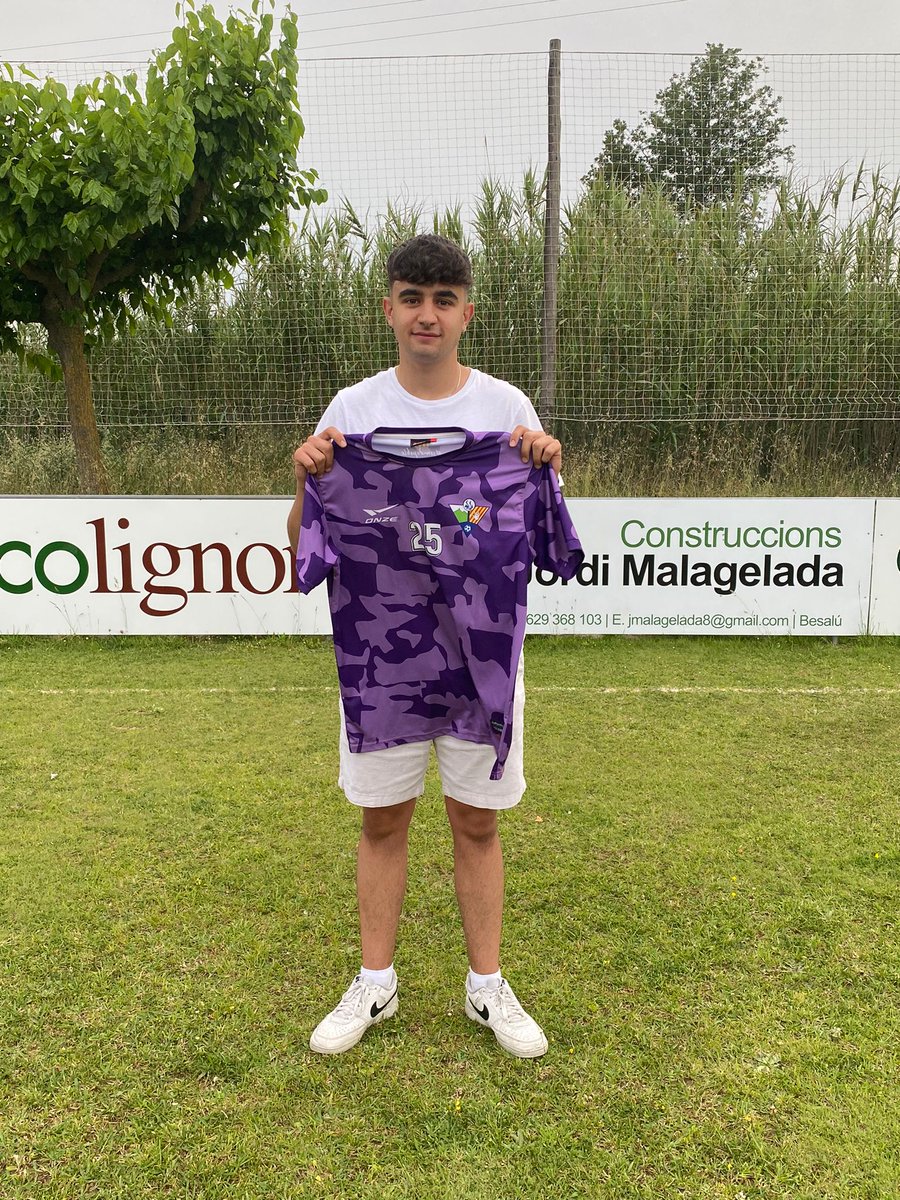 CEMAIA2020's tweet photo. ✅ FITXATGE 🔒

Andreu Ballarín arriba provinent del juvenil A del @CEBanyoles

Jugador de 19 anys, lateral, extrem dret o punta 🙌🏻

La banda és seva! 

Primer fitxatge per la nova temporada 🔜

Som-hi 💪🏻

#somdepoble🚜⚽️ 
#somliles🔝💜 https://t.co/7QC3CYTBI1