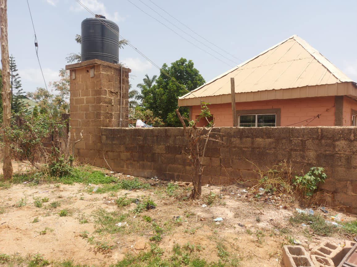 FOR SALE....4 units of room and parlour selfcon sitting on one and half plots is available for sale at Rantya second transformer in a serene environment..
Title-C of O
Price-17M asking price