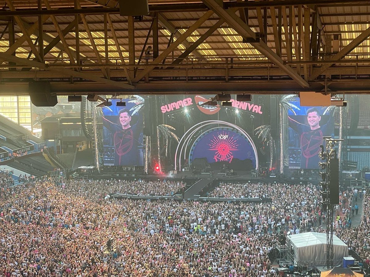 FiFi_82's tweet photo. Was great to see these guys last night π slightly different view to what we are used to though π
@thescript @TheScript_Danny @glenofthepower #thescriptpink https://t.co/TUTt8XcJXC