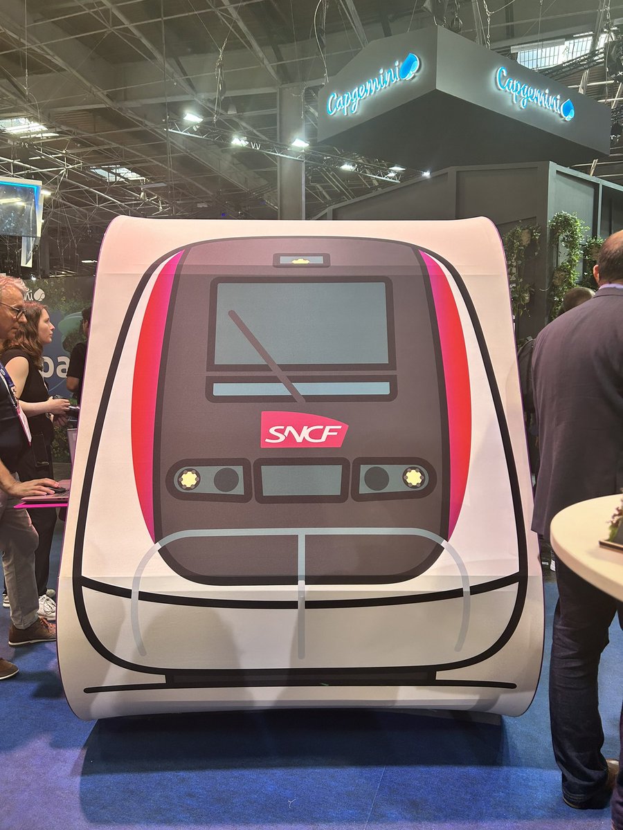 pressecitron's tweet photo. Tchou tchou 🚂🚂
On s’y croirait sur le stand de la @SNCFNumerique #vivatech #vivascnf https://t.co/fikH6bZQ3l