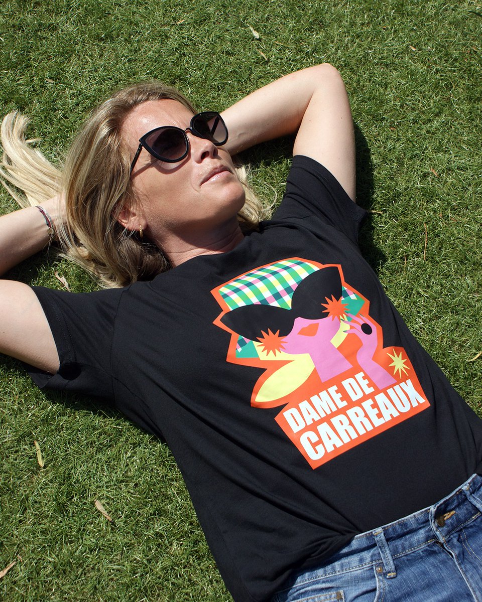 Quoi de meuf ? 
Bin ça ! 
👉 lesvichyssoises.com

@lillustralulu #new #collab #gingham #carreauvichy  #pop #summer #tshirtdesign #noir #black #illustrationartists #blondie ☀️☀️☀️