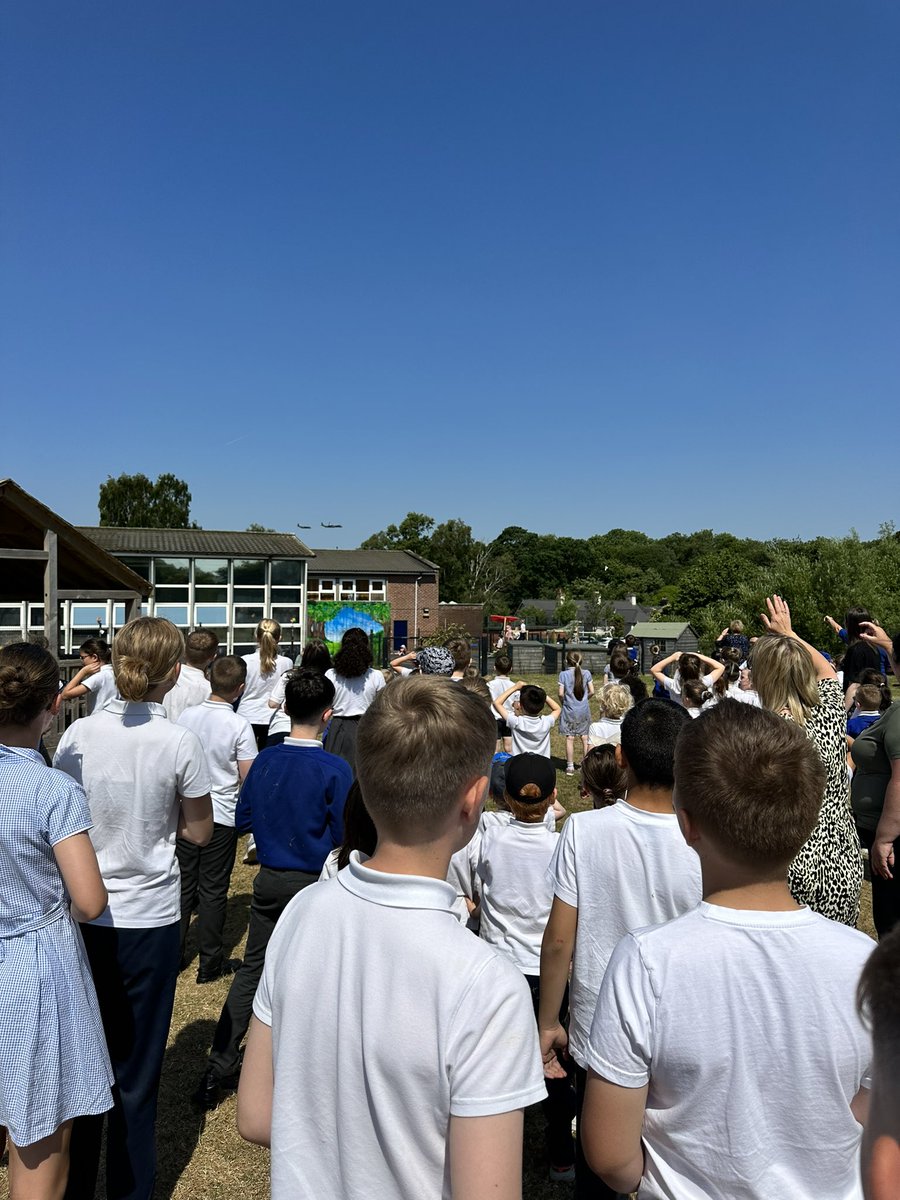 CrumlinIPS's tweet photo. Our pupils all had the opportunity to watch a fly past of the Hercules aircraft this morning. Lots of excitement watching the three planes go across the school. @ArmedForcesNI @RoyalAirForceNI https://t.co/rRZCwBAtvJ