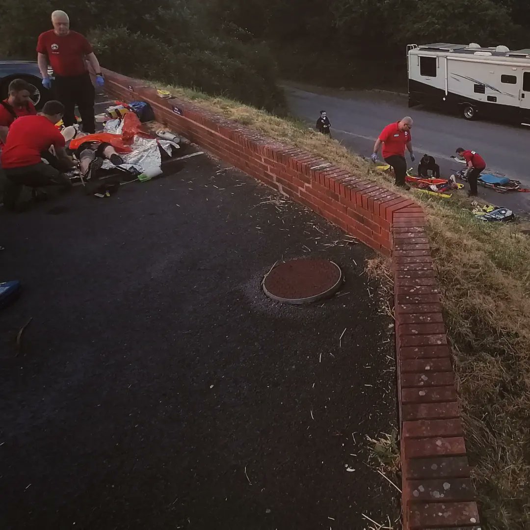 On Monday we ran a 'Stop the bleed' #CPD evening for @ExmoorSRT that covered direct/indirect pressure, tourniquet application, wound packing + more. The team then consolidated their skills with a trauma scenario involving a lot of red stuff! 

#stopthebleed #traumatraining