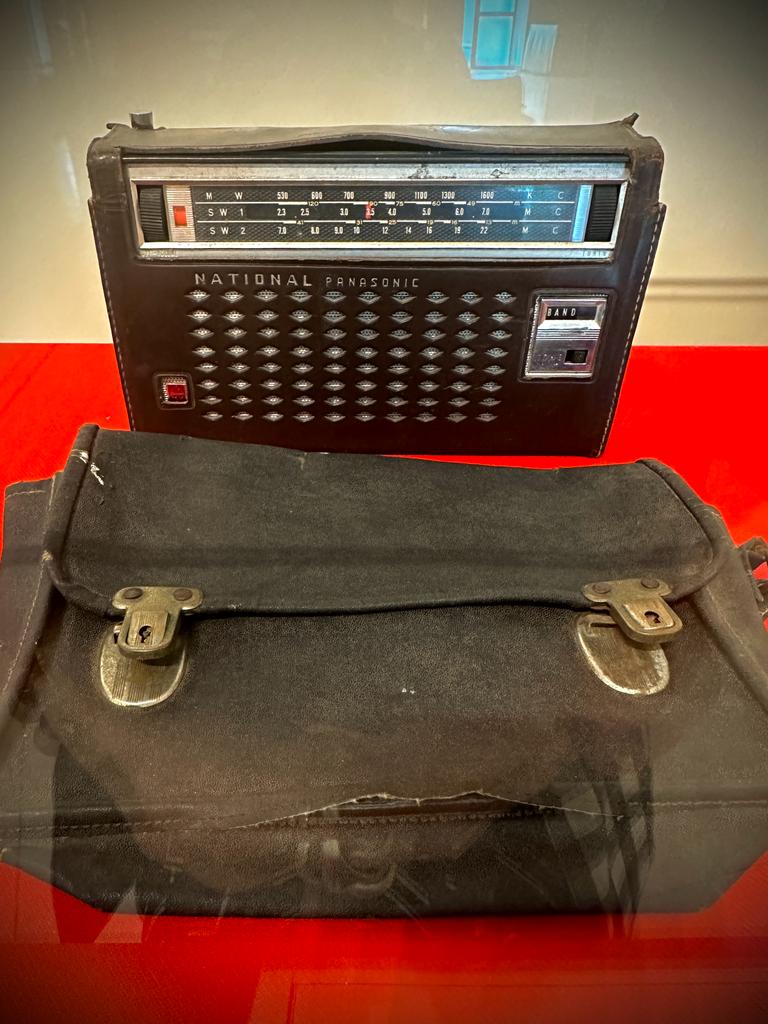 LibRadioProject's tweet image. Radio and case once belonging to Lieutenant General Mr Vuong Thua Vu, former deputy chief of the general staff of the People’s Army of Vietnam ~ displayed in the Hanoi’s B-52 Victory Museum.
#radio
#panasonic 
#hanoi
#vietnam
#b52