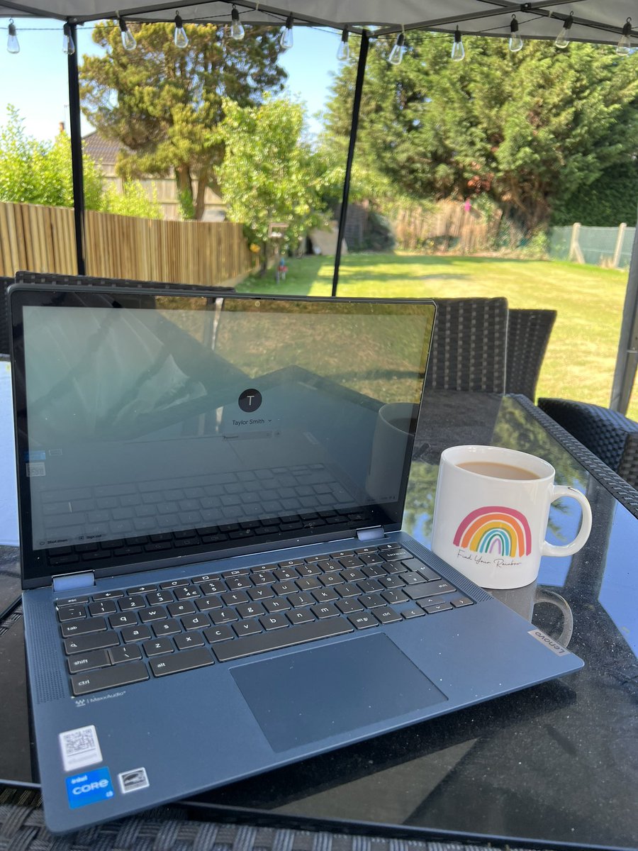 _taylorjaesmith's tweet photo. Report writing in the sunshine before work βοΈβοΈ #CfNMS #CFW @OU_EChildhood @EYTagteam https://t.co/pM0fPjbksU