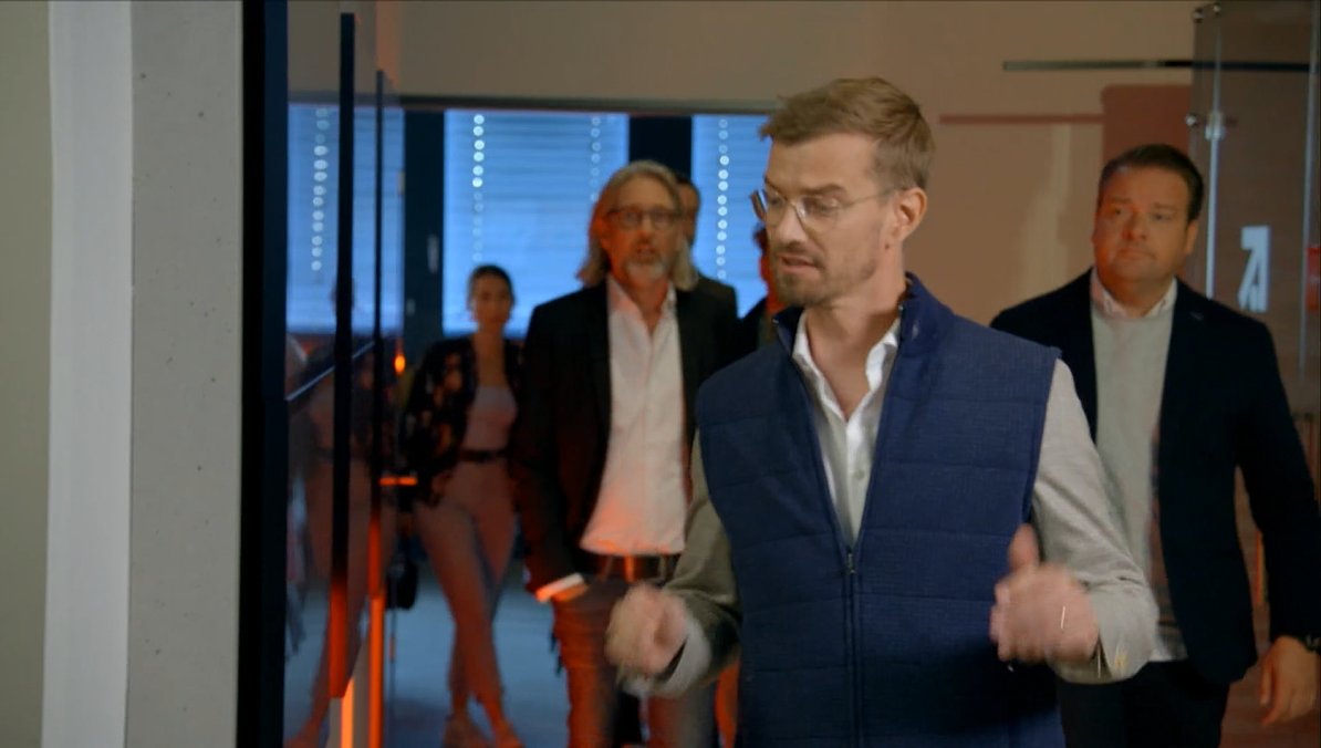 fern_sehender's tweet image. Joko führt durch das Event unter dem Thema &quot;Winterscheidt Consulting&quot; #Screenforce