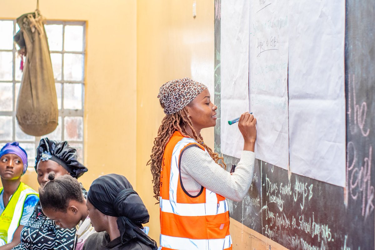 Last week was amazing, we joined team @PaaMoja to discuss issues affecting young people in Mathare including matters on Sexual & gender based violence
Thanks for the chance to be part of the great work you do impacting lives
@TitusKuria_ @JesseJacktone @WanguEmmy @HellenBhokeM