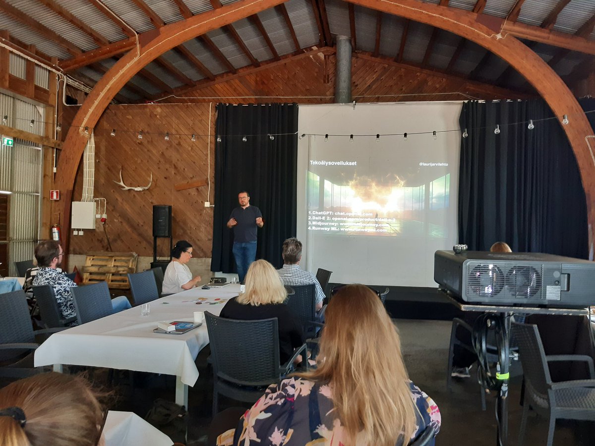 Olipa mielenkiintoinen <a href="/laurijarvilehto/">Lauri Jarvilehto</a> puheenvuoro #tekoäly'stä <a href="/turkuvapaaaika/">Turku vapaa-aika</a> kevätpäivässä Ruissalon telakalla! Mukava tavata myös Turun uusi kulttuurijohtaja <a href="/LaitilaAnu/">Anu Laitila</a>.